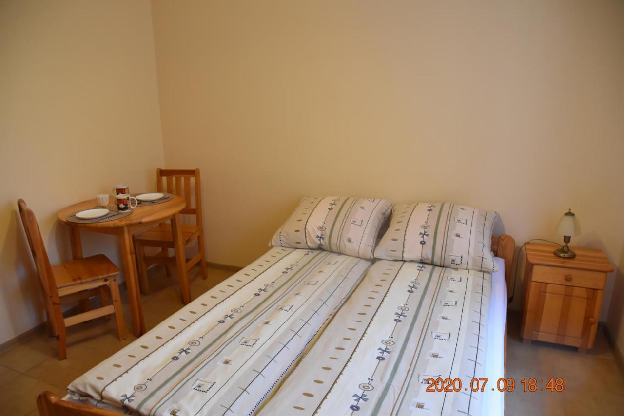 Apartamenty Przy Basenie Blisko Morza Brown Пуцк Екстериор снимка
