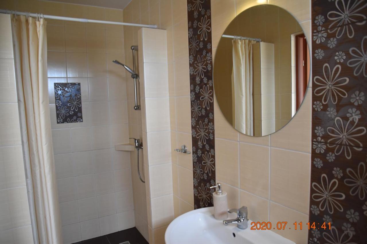 Apartamenty Przy Basenie Blisko Morza Brown Пуцк Екстериор снимка