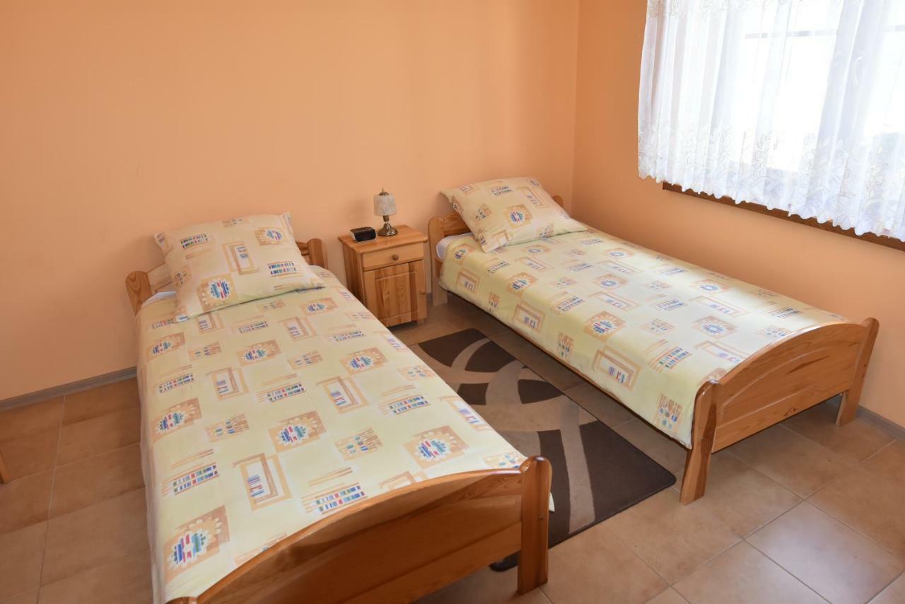 Apartamenty Przy Basenie Blisko Morza Brown Пуцк Екстериор снимка
